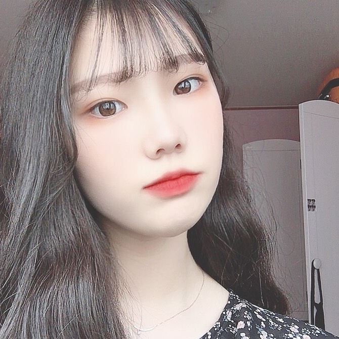 아윤_}{